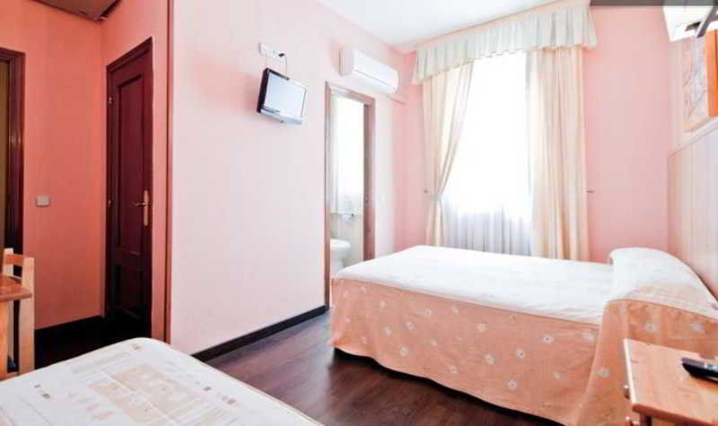Hostal Gallardo มาดริด ภายนอก รูปภาพ