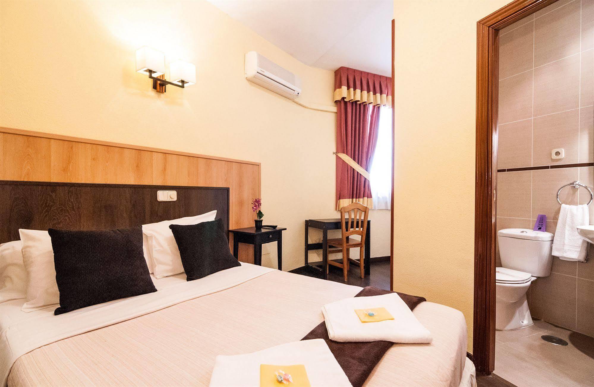 Hostal Gallardo มาดริด ภายนอก รูปภาพ