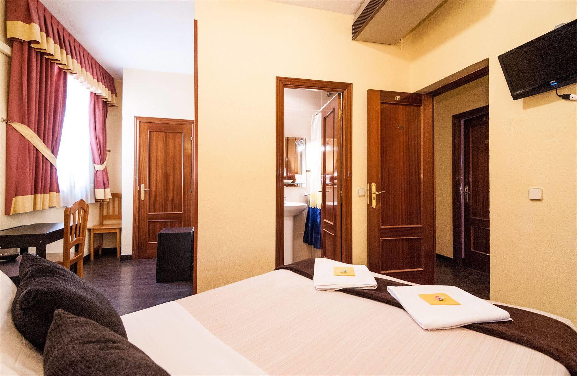 Hostal Gallardo มาดริด ภายนอก รูปภาพ