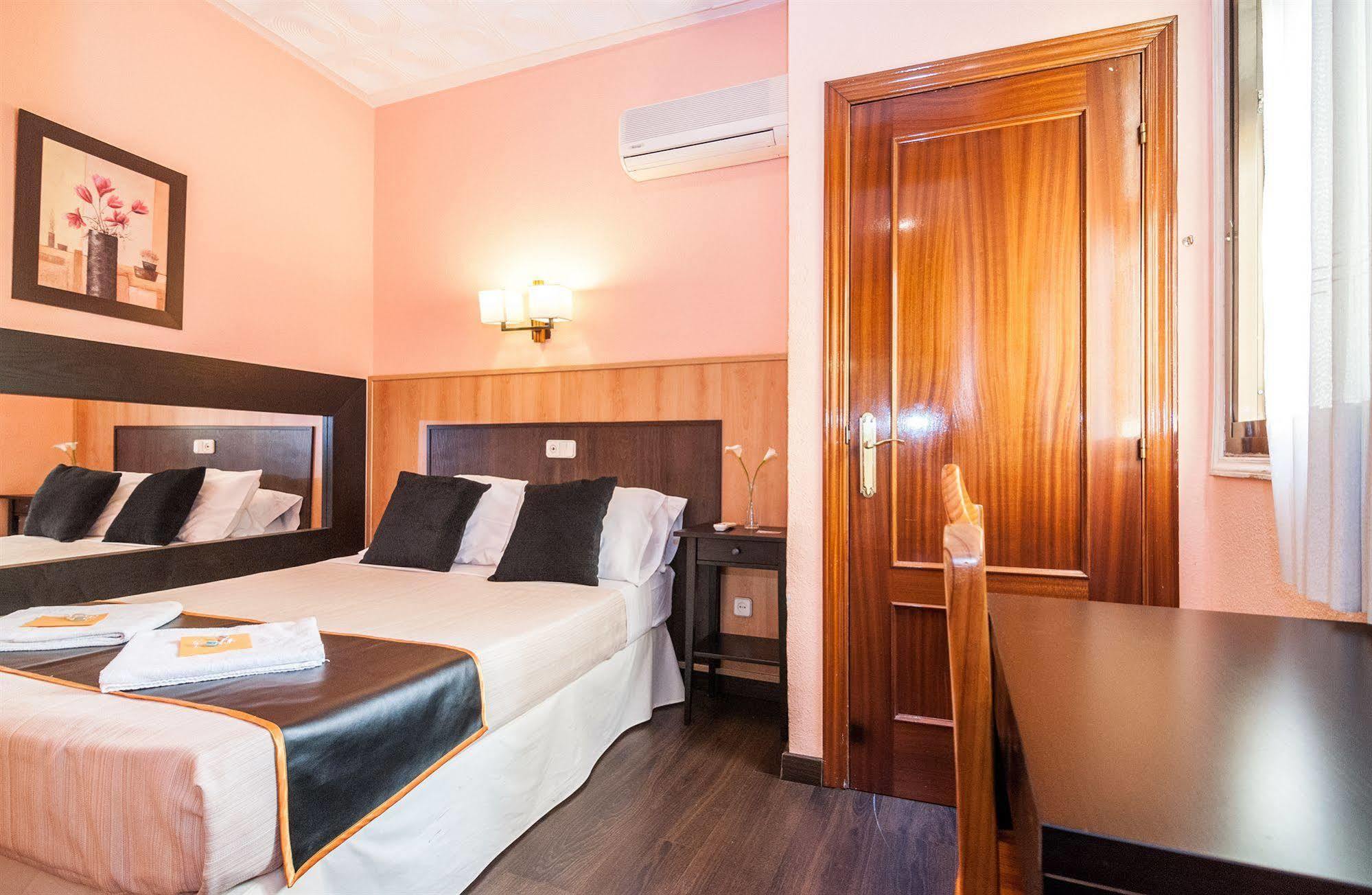 Hostal Gallardo มาดริด ภายนอก รูปภาพ