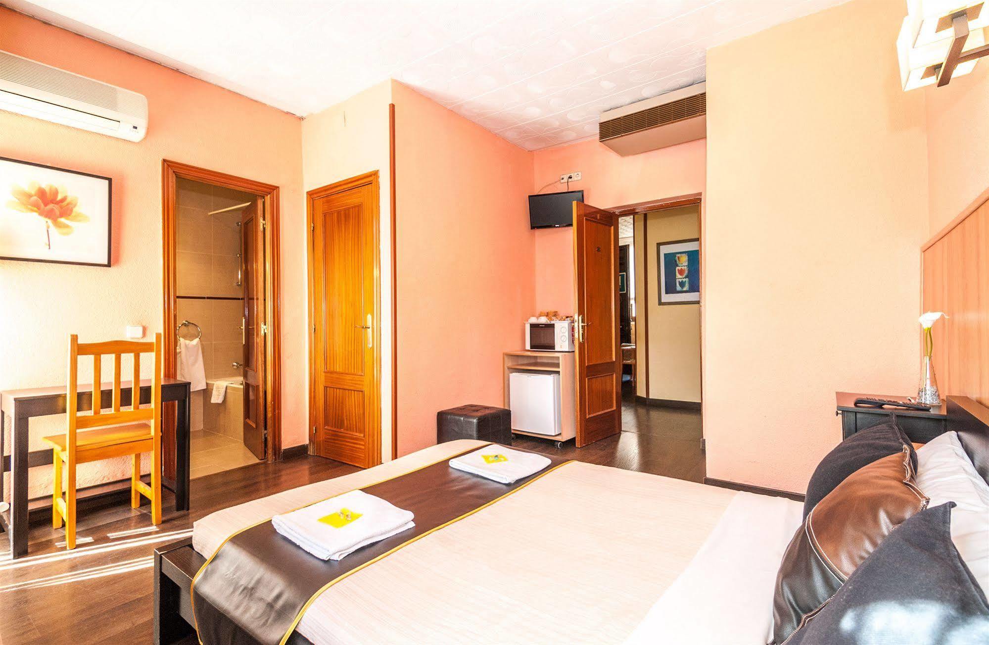 Hostal Gallardo มาดริด ภายนอก รูปภาพ