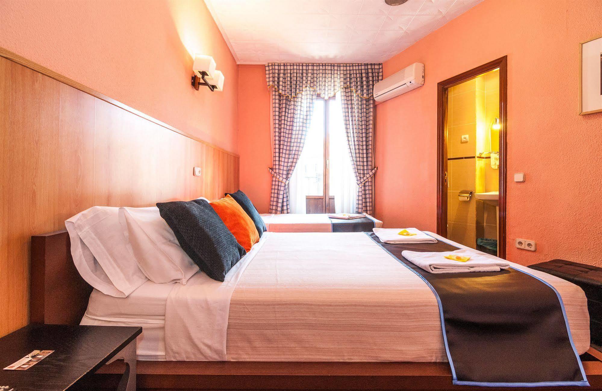 Hostal Gallardo มาดริด ภายนอก รูปภาพ