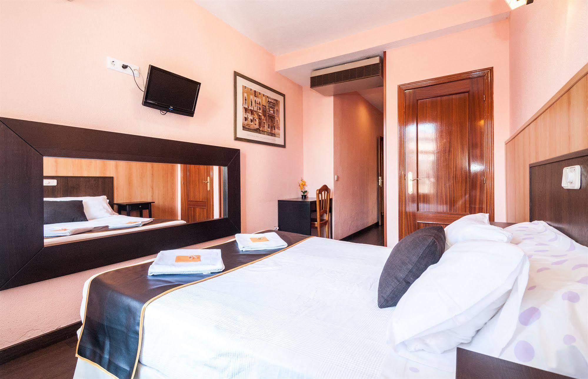 Hostal Gallardo มาดริด ภายนอก รูปภาพ