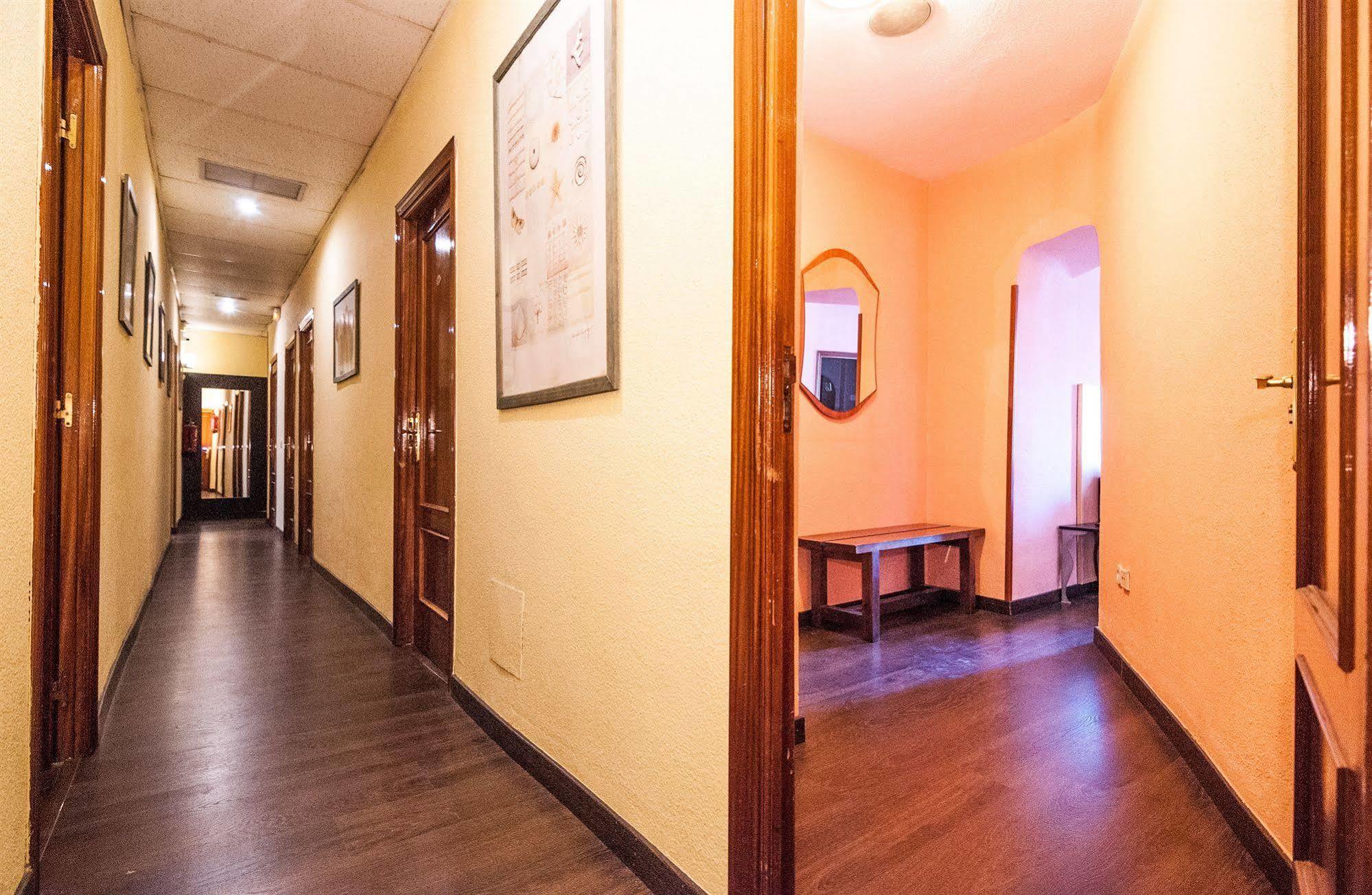 Hostal Gallardo มาดริด ภายนอก รูปภาพ