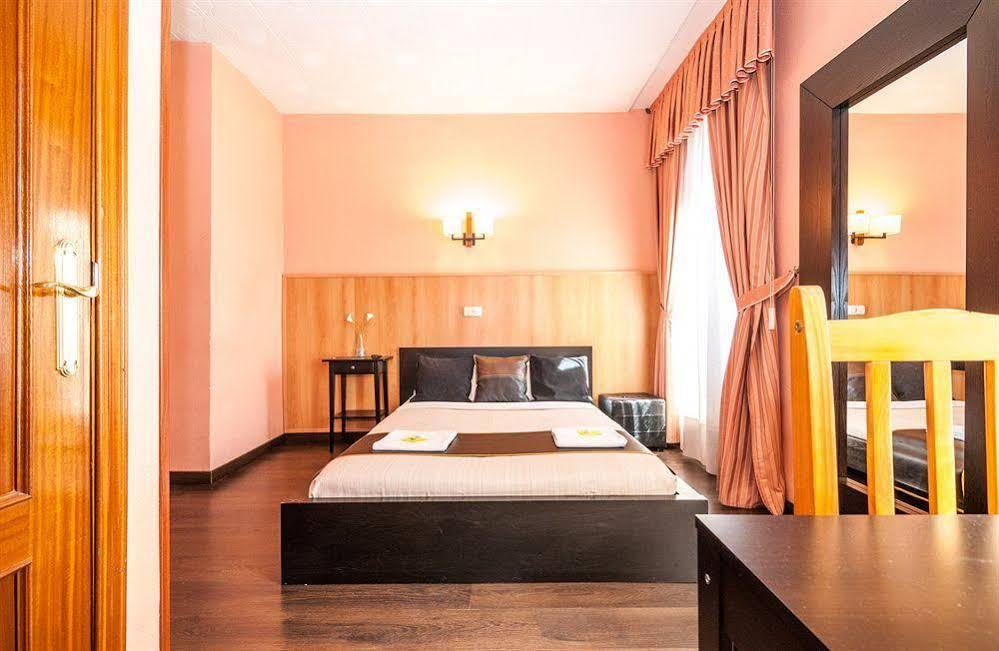 Hostal Gallardo มาดริด ภายนอก รูปภาพ
